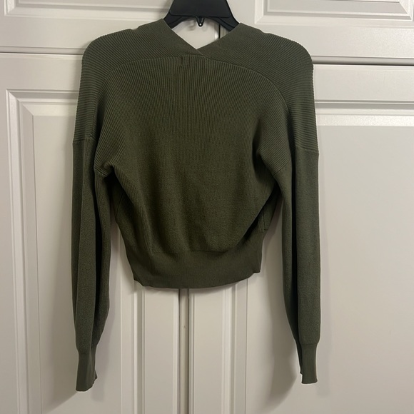 Juniper Blu Top Women’s Small Green V Neck Pullover Long Sleeve Sweater - Picture 4 of 4